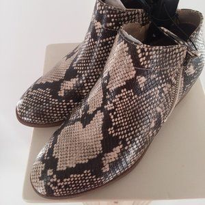 Faux Snakeskin Shoe Boots Size 6.5